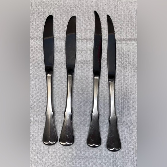 Oneida Community PATRICK HENRY Stainless Set of 4 Dinner Knives - Picture 2 of 2